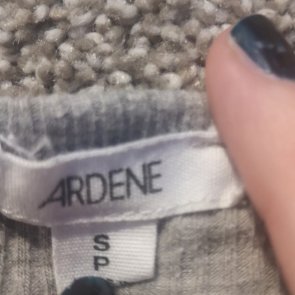 Crop top - Picture 2 of 3